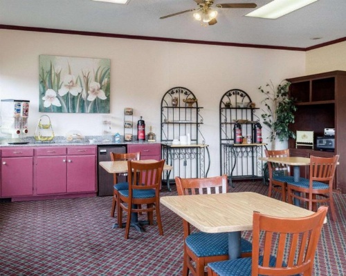 Rodeway Inn Greenwood image 23